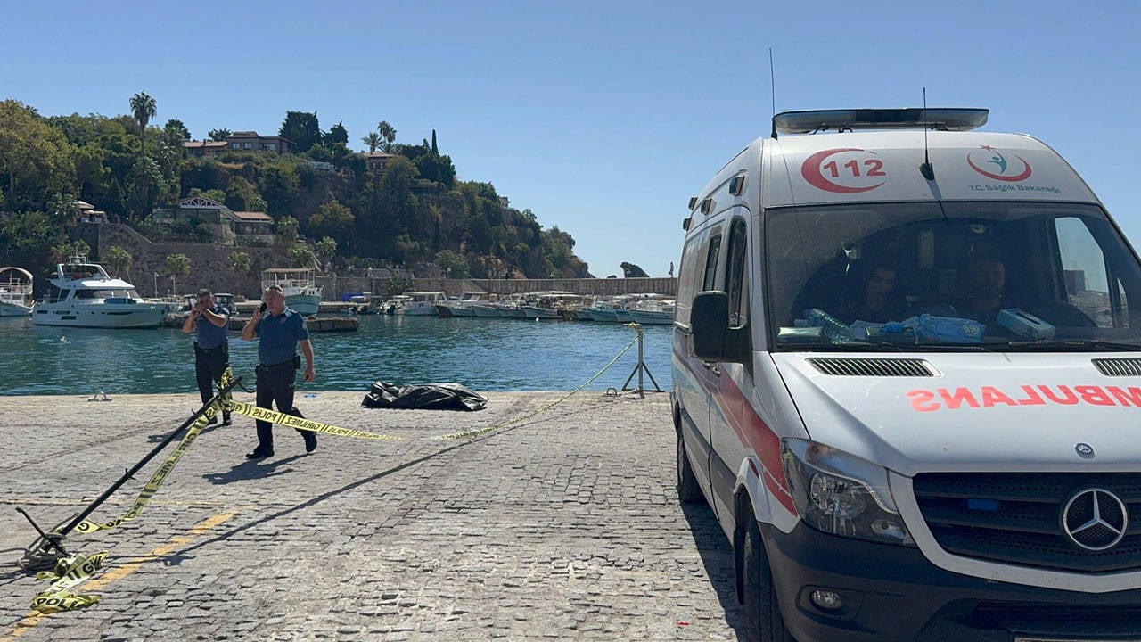 Antalya'da falezlerden denize düşen kişi hayatını kaybetti