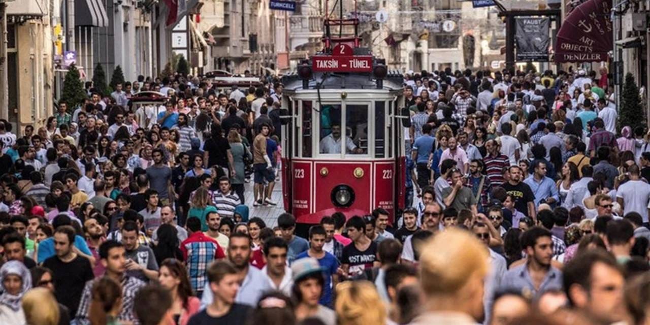 İstanbullular gelecekten umutsuz: Kredi kartı borçları alarm veriyor!