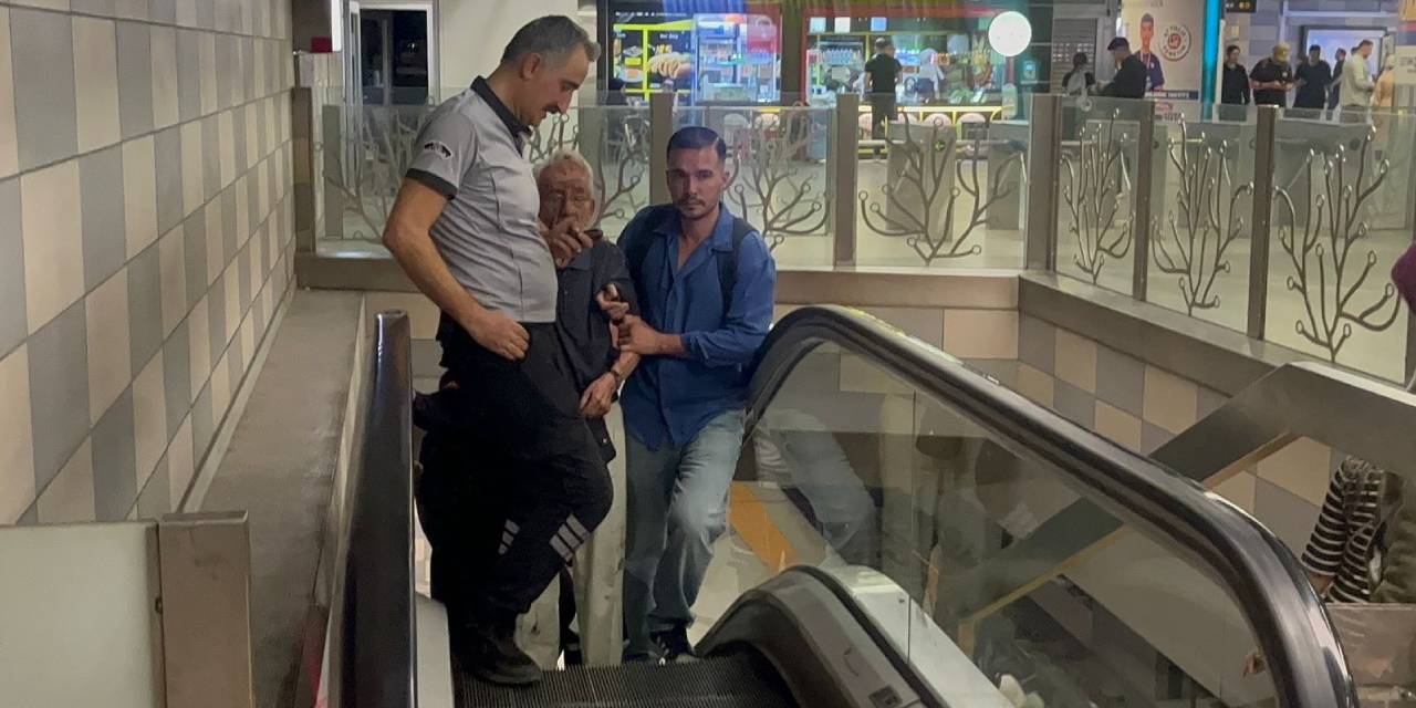 Metroda faciadan dönüldü: Şakalaşan öğrencilerin çarptığı yolcu raylara düştü