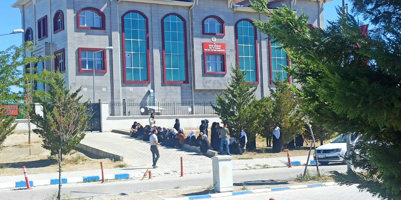 Barışmak için gittikleri evden cenazeleri çıktı: Anne ve 2 oğlu öldürüldü!