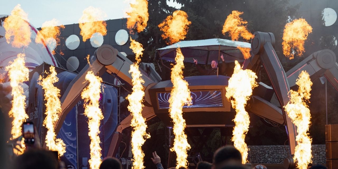 Portal 2030–2050 Moskova’da sona erdi: 110 DJ, 240 saati aşkın elektronik müzik ve benzersiz dijital sanat deneyimi