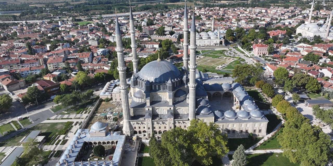 İlber Ortaylı 'işbirliği kokusu geliyor' dedi: Selimiye'den Mimar Sinan'ı silecek teklife ateş püskürdü