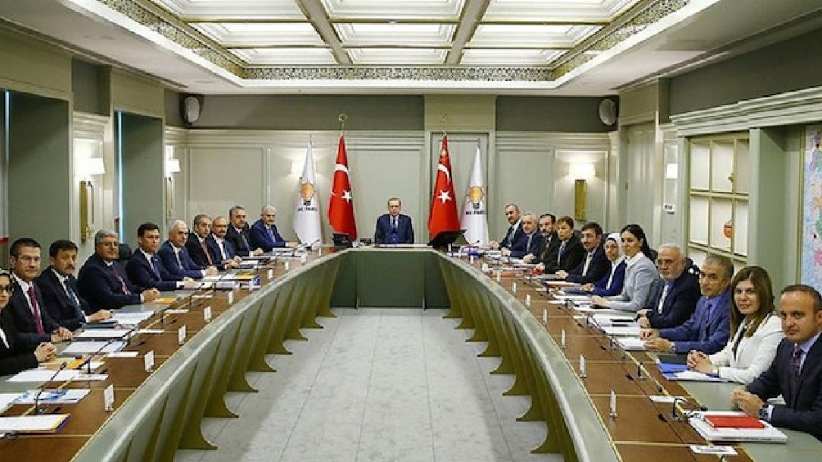 AKP'li vekilden itiraf gibi açıklama! "MYK üyeleri Cumhurbaşkanı ile yapılan toplantılarda susuyor"