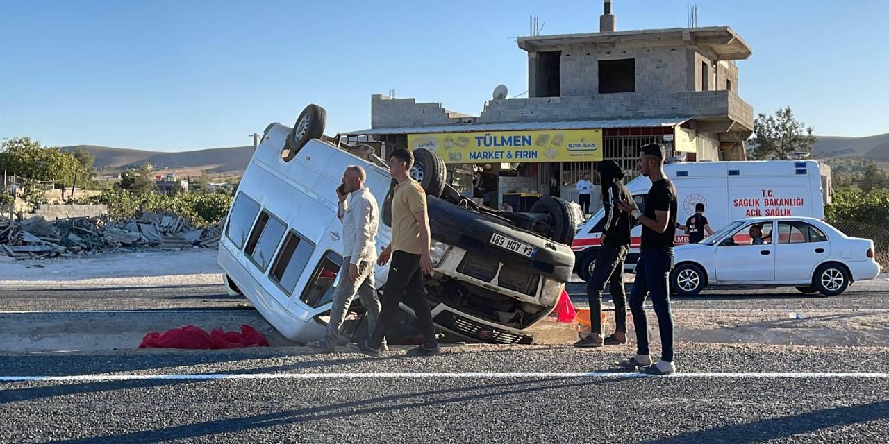 İşçileri taşıyan minibüs devrildi: 20 yaralı