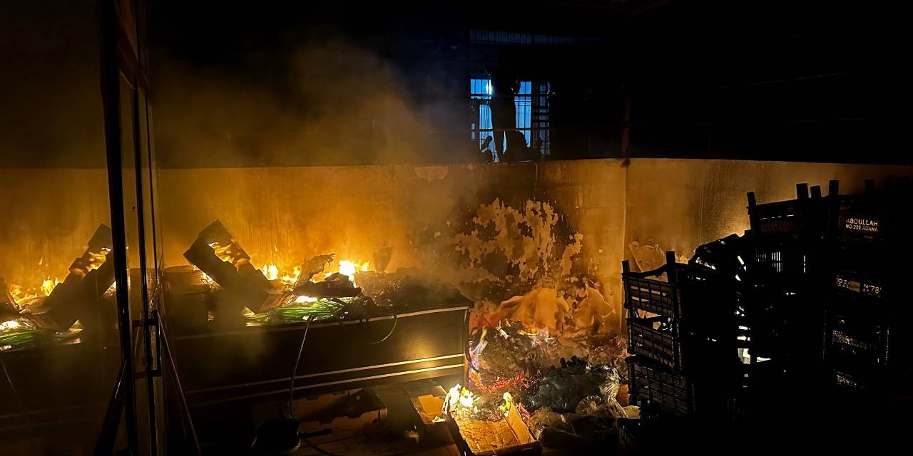 Şanlıurfa Siverek’te depo yangını korkuttu