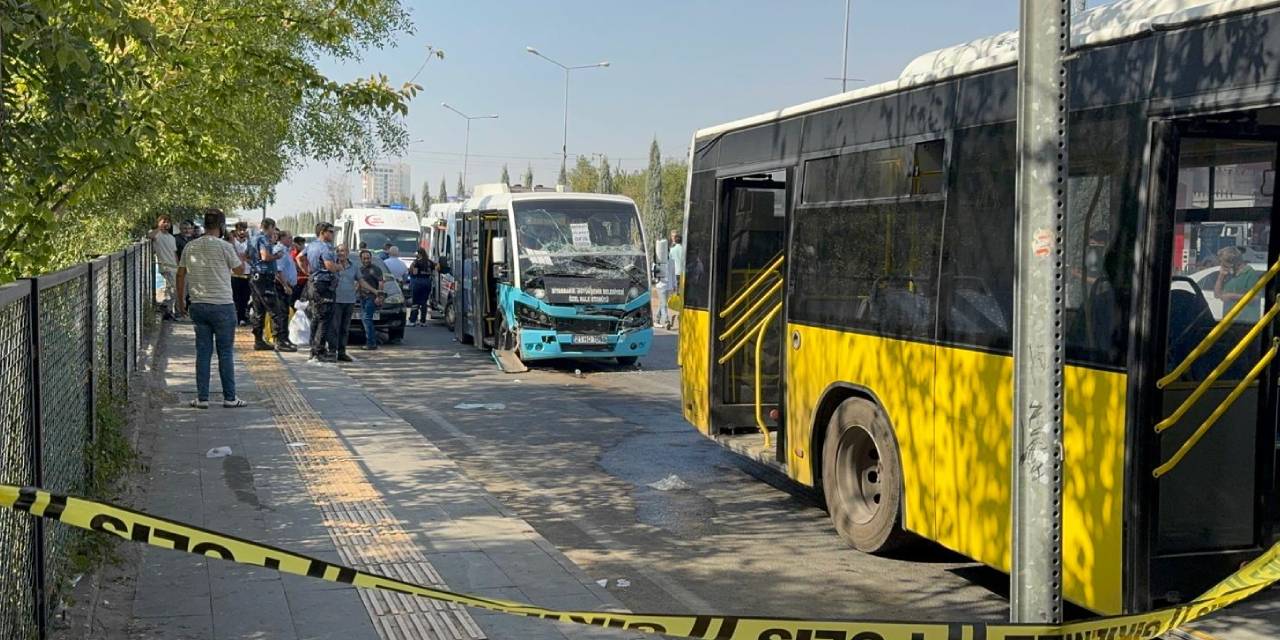 Diyarbakır'da kontrol çıkan minibüs duraktaki otobüse çarptı: 15 yaralı