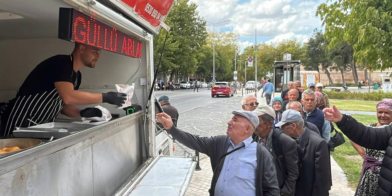 Edirne’de Güllü için lokma ikramı