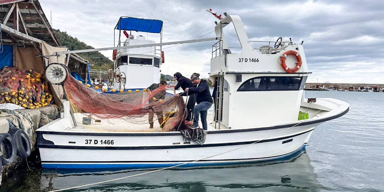 Kastamonulu balıkçılar fırtına nedeniyle denize açılamadı