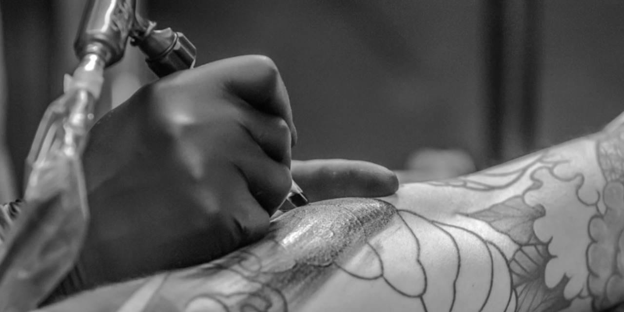 Dövme ve estetikte ucuzun bedeli ağır olabilir! Dermatoloji profesörü açık açık uyardı