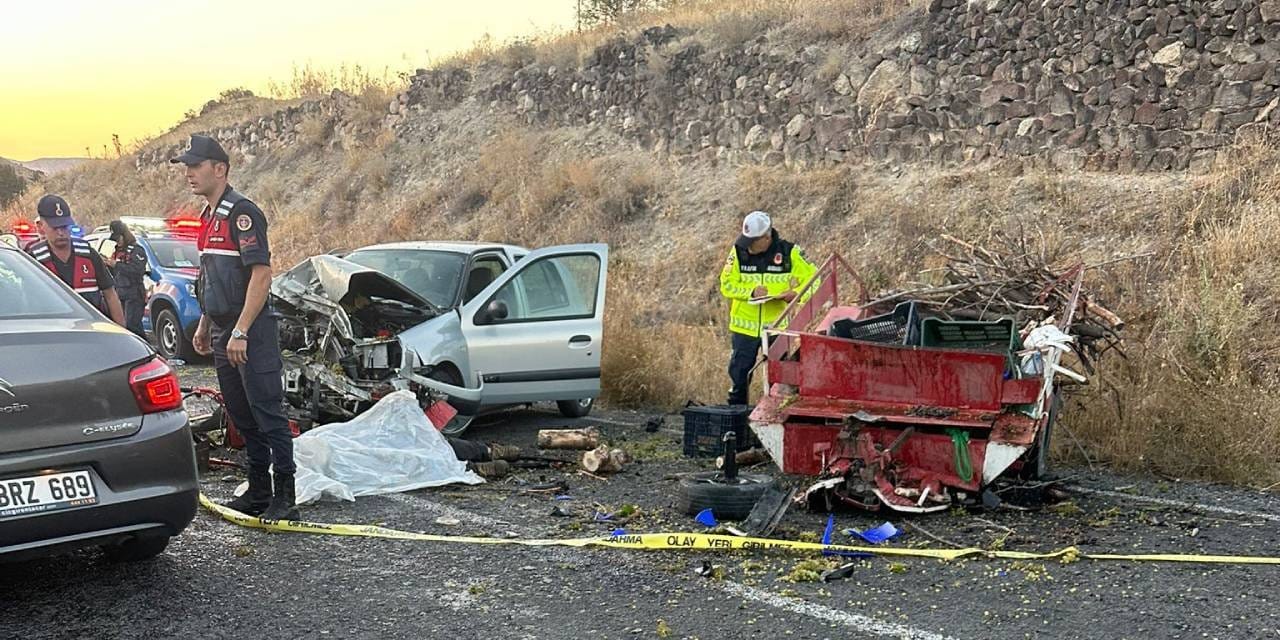 Patpat ile otomobil çarpıştı: 1 ölü, 4 yaralı