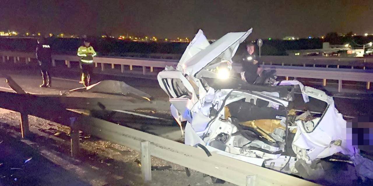 Otomobil bariyere çarptı: Sürücüsü öldü