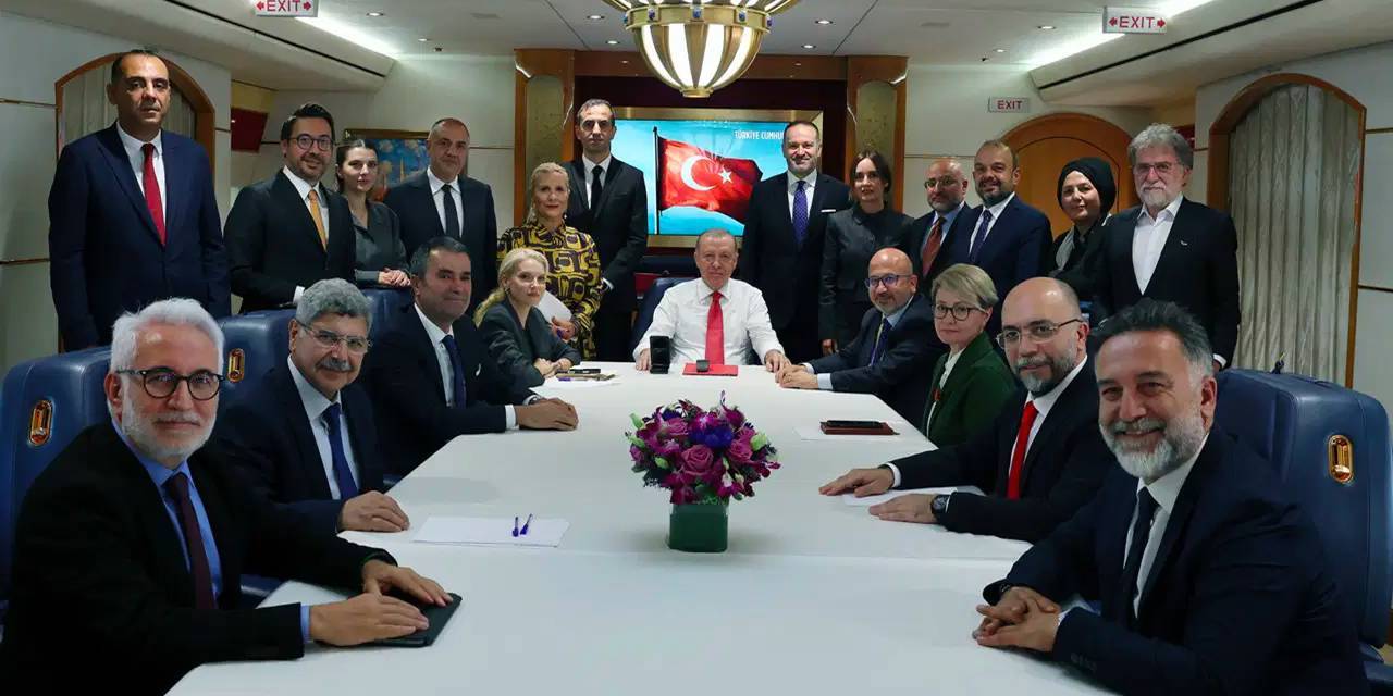 Ahmet Hakan uçakta Erdoğan'a sorulan soruların önceden hazırlandığını itiraf etti!