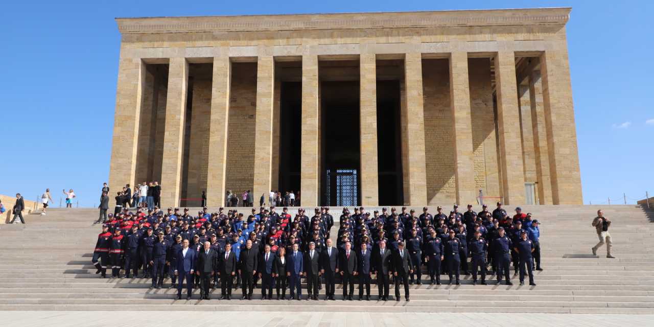 Mersin İtfaiyesi'nden Anıtkabir ziyareti