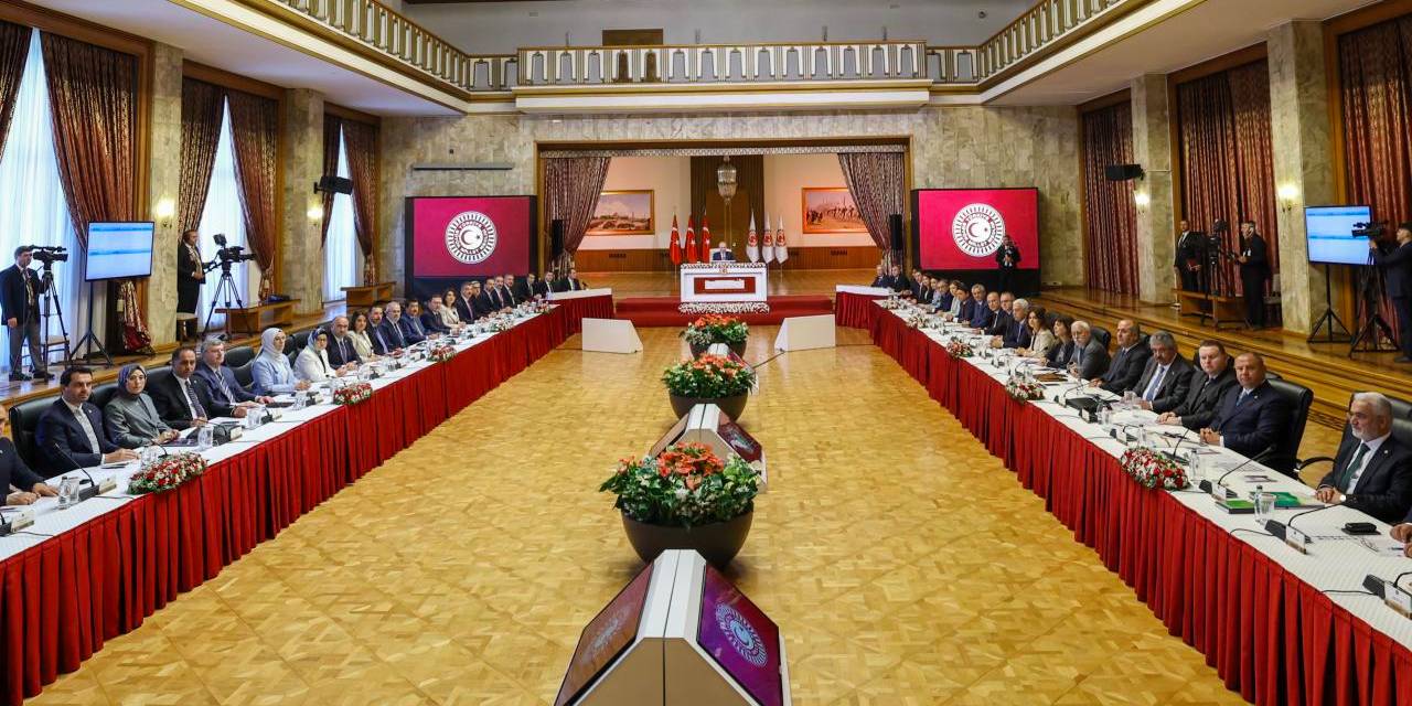 DEM Partili Beştaş: Komisyon İmralı'ya gitmiyorsa Öcalan Meclis'e gelsin