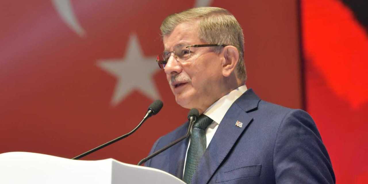 Ahmet Davutoğlu: Deprem gerçeğini görerek gerekli tedbirleri vakit kaybetmeden almalıyız