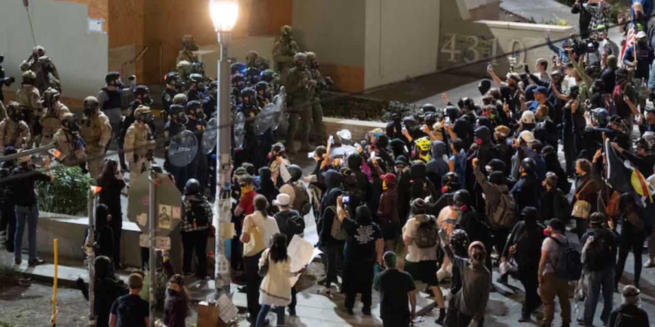 Trump ABD Ordusu’nun gireceğini açıklamıştı: Portland’da ortalık karıştı