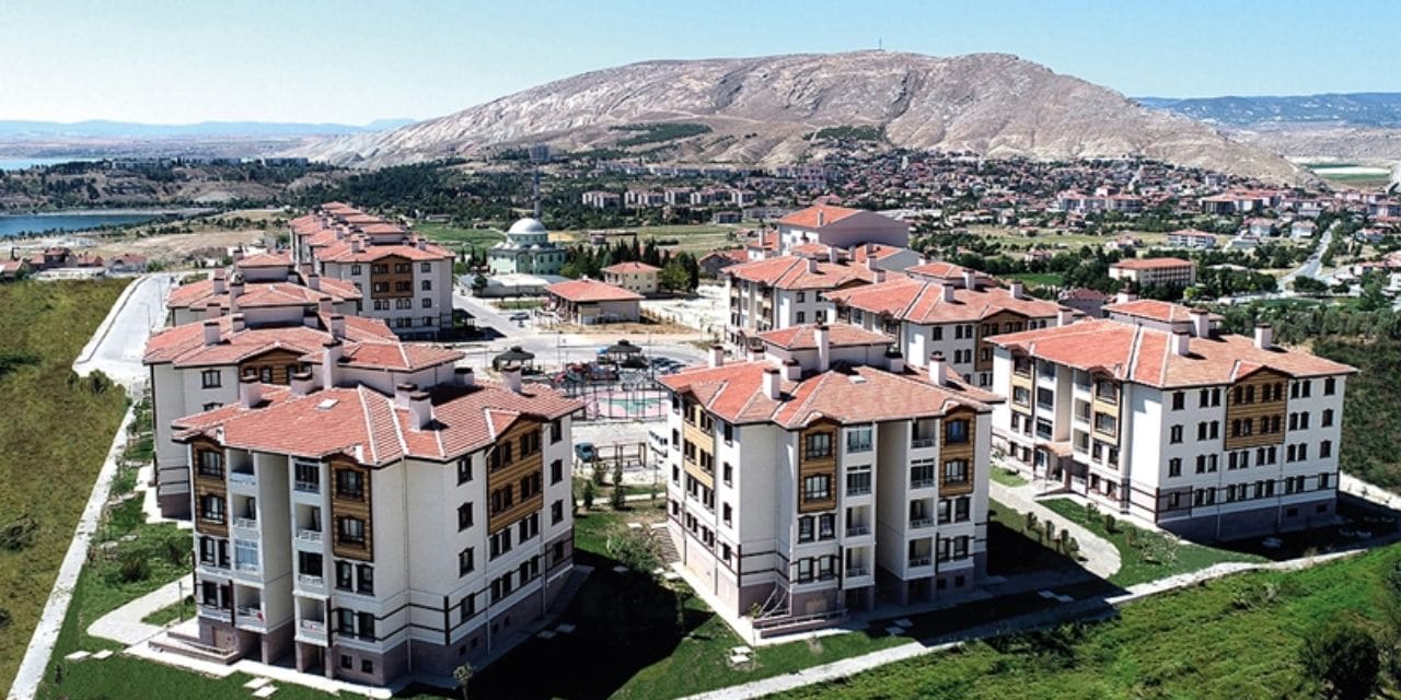 TOKİ AFAD'ın "Taşkın bölgesi" dediği dere yatağına konut yapıyor!