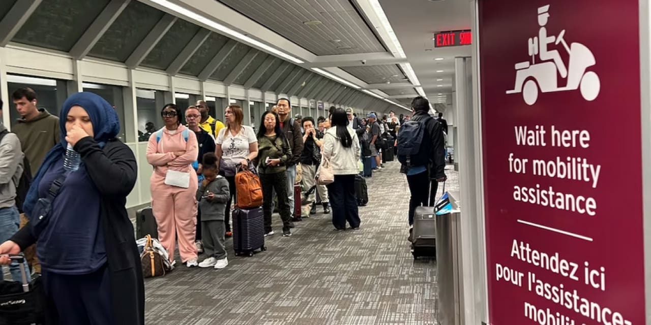 Havalimanında kriz: Sistem gitti yolcular kaldı