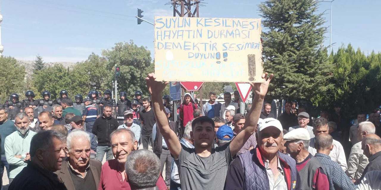 Malatya'daki su kesintisi halkı çileden çıkardı! Belediyenin kapısına dayandılar