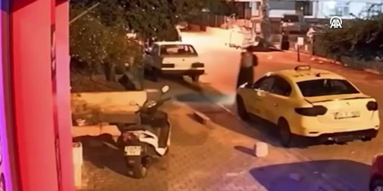 İş yerini kurşun yağmuruna tutan saldırgan patenle kaçtı!