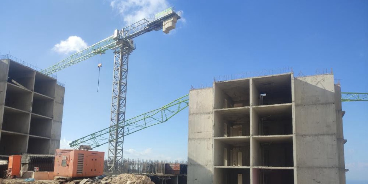 Patlatılan dinamit vinci devirdi: Etraf tozla kaplandı