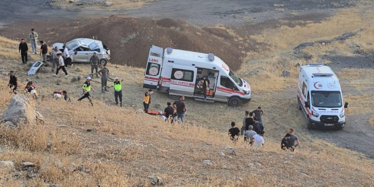 Şırnak'ta otomobil şarampole yuvarlandı: Sürücü hayatını kaybetti