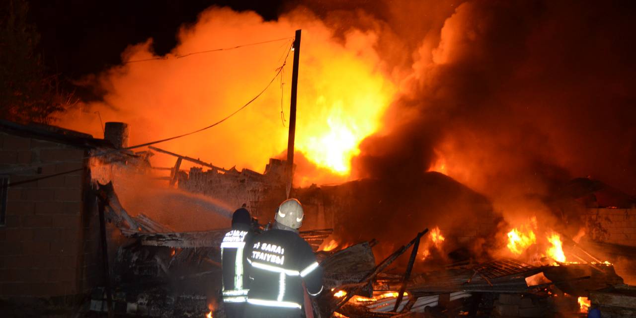 Aksaray'da tandır faciası: Alevler 2 evi ve müştemilatı küle çevirdi