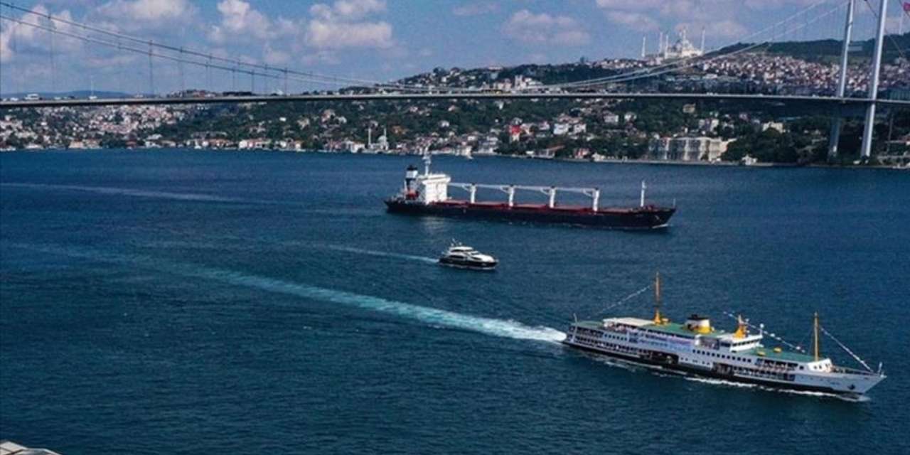 İstanbul Boğazı gemi trafiğine açıldı