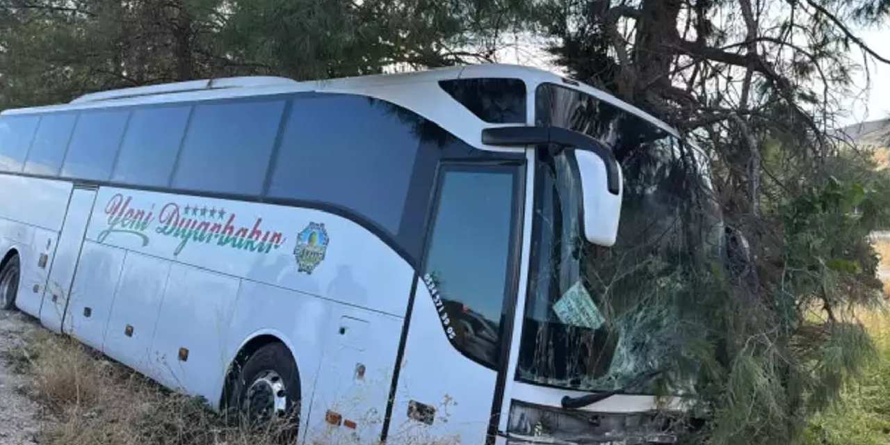 Yolcu otobüsü ile otomobil çarpıştı: 4 kişi öldü!