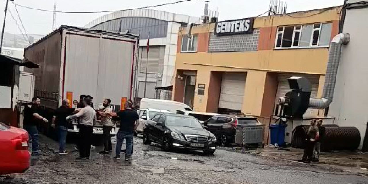 Hamallarla iş yeri sahipleri tekme tokat birbirine girdi