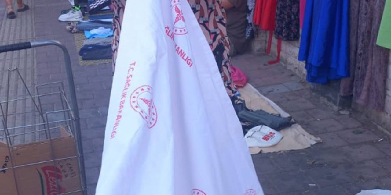 Sağlık Bakanlığı logolu çarşaflar pazarda satıldı