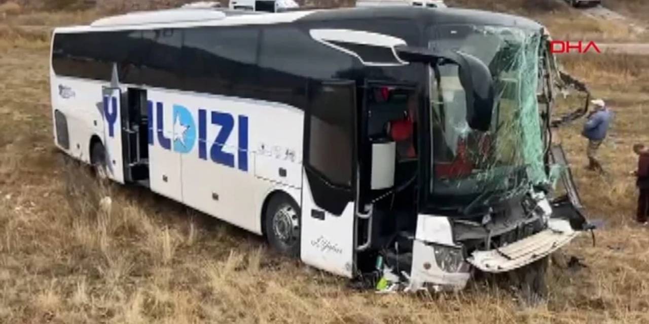 Son Dakika | Sivas'ta feci kaza! Yolcu otobüsü ile TIR kafa kafaya çarpıştı: Çok sayıda yaralı var