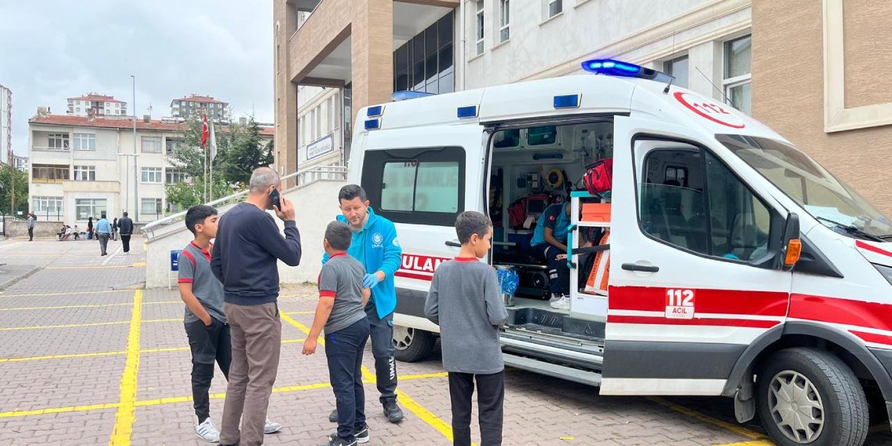 Okulda korku dolu anlar: Asılsız alarmda 14 öğrenci yaralandı