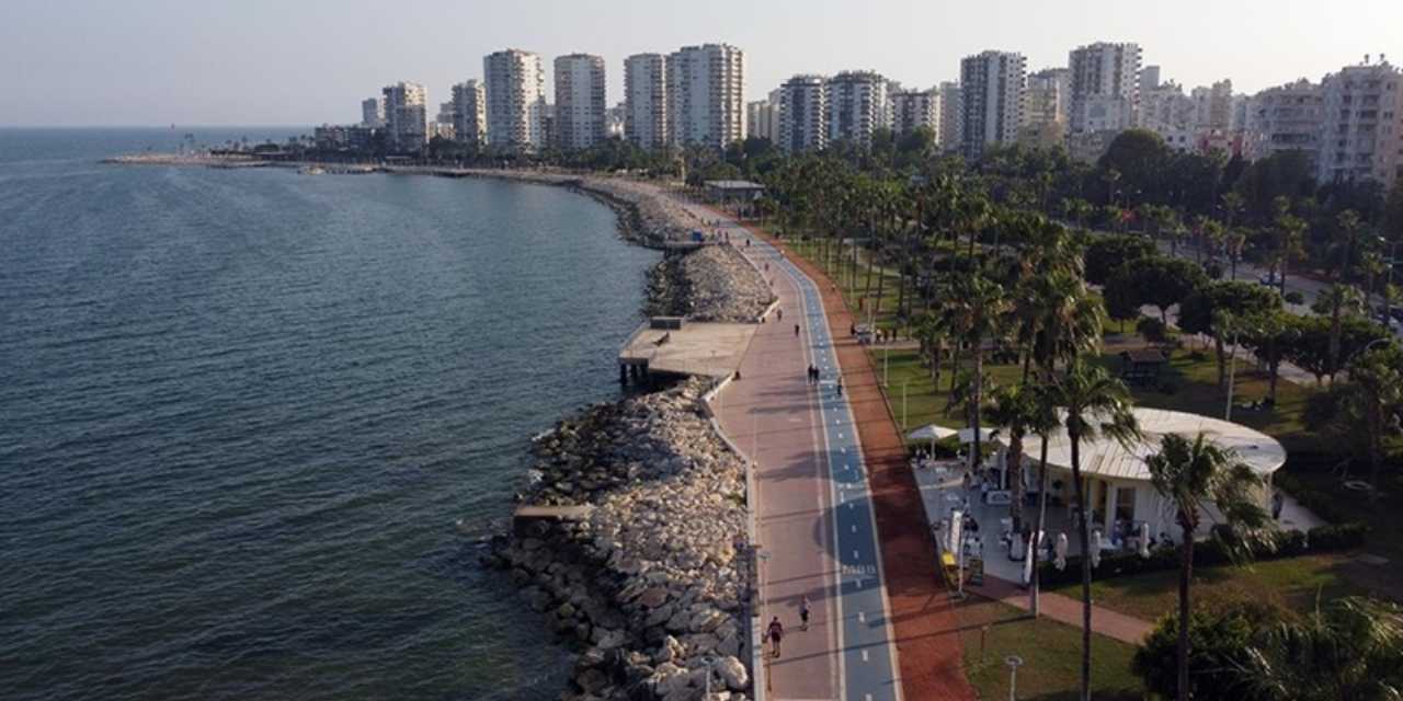 Mersin’in simgesi haline gelmişti! “Uçan tabut” sahilden kaldırıldı