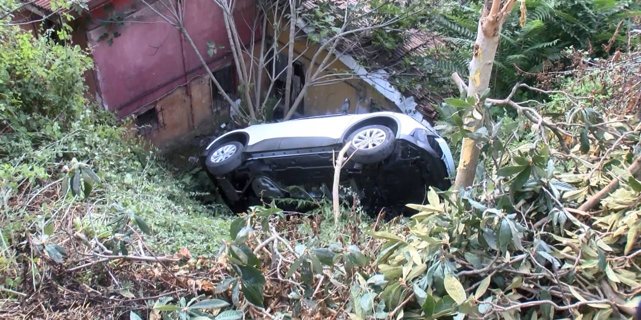 Sarıyer’de cip bir evin bahçesine uçtu