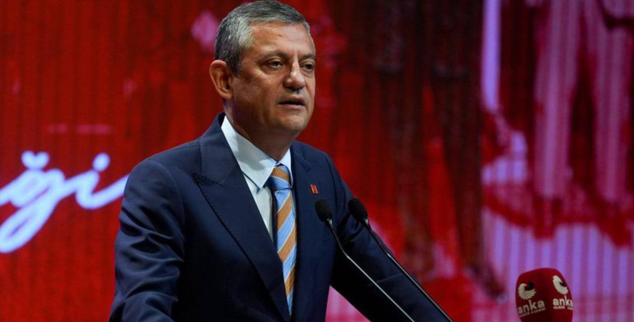 Özgür Özel'den Bülent Arınç'a 'Meclis' yanıtı: "Partim darbe dönemlerini aratmayacak bir saldırı altında"