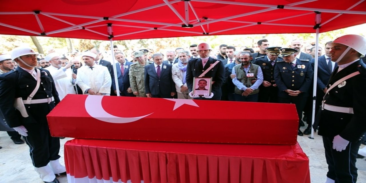 Şehit Polis Ömer Amilağ memleketi Şanlıurfa'da son yolculuğuna uğurlandı