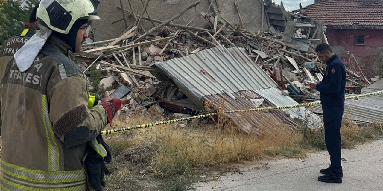 Ankara'da 3 katlı bina birden bire çöktü!
