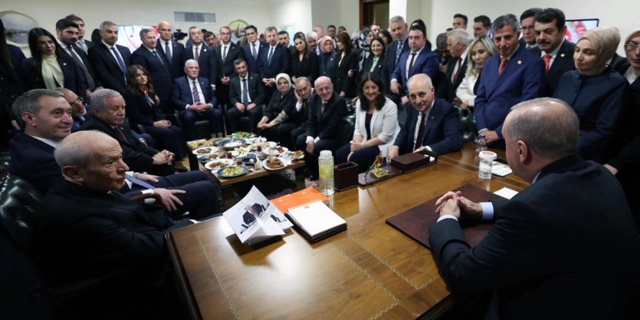 Meclis'te mini zirve! İYİ Parti ve DEM Parti detayı