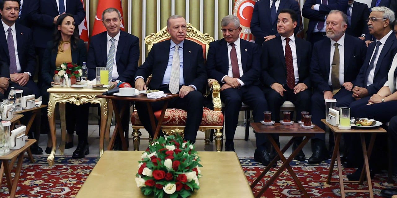 Erdoğan Ali Babacan ve Ahmet Davutoğlu yıllar sonra yan yana