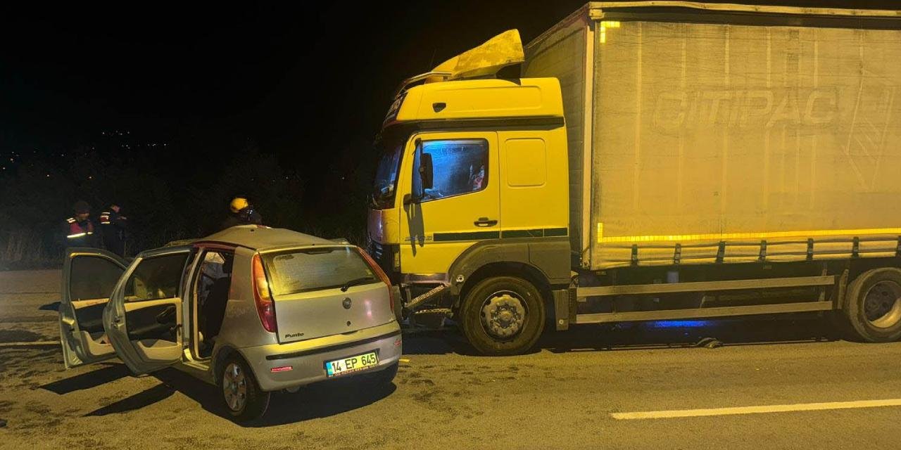 Bolu'da feci kaza: Kamyonun çarptığı otomobil sürücüsü hayatını kaybetti