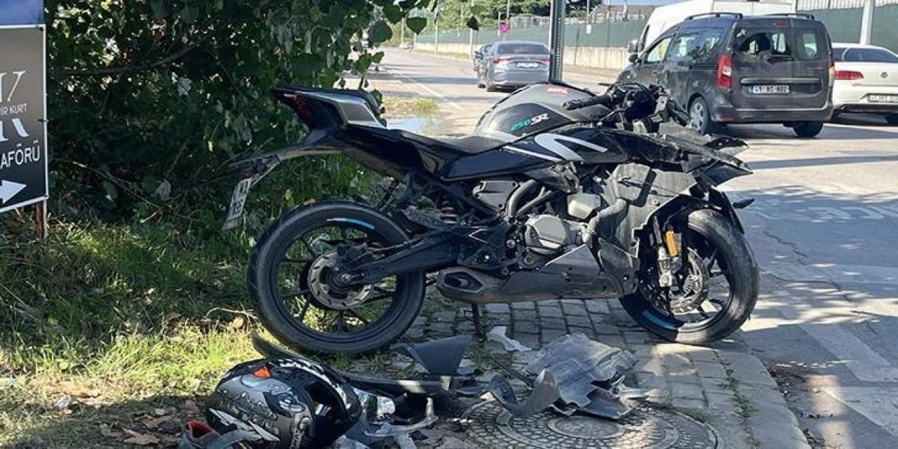 Kocaeli'de feci kaza: Minibüsle çarpışan motosiklet sürücüsü ağır yaralandı