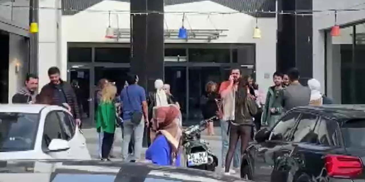 Marmara beşik gibi sallandı: Herkes sokağa döküldü! İşte depremin görüntüleri