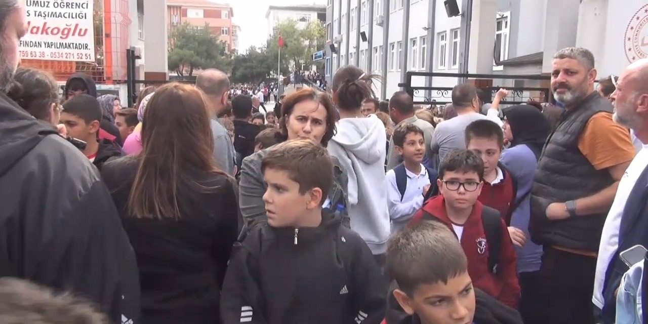 Deprem şiddetli salladı: Okullar tahliye edildi