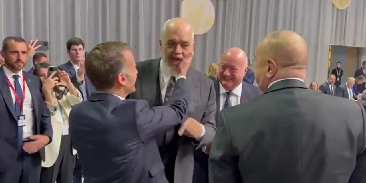 Macron başbakanın Trump şakasını duyunca panikledi: Aliyev'in gözü önünde tokatladı