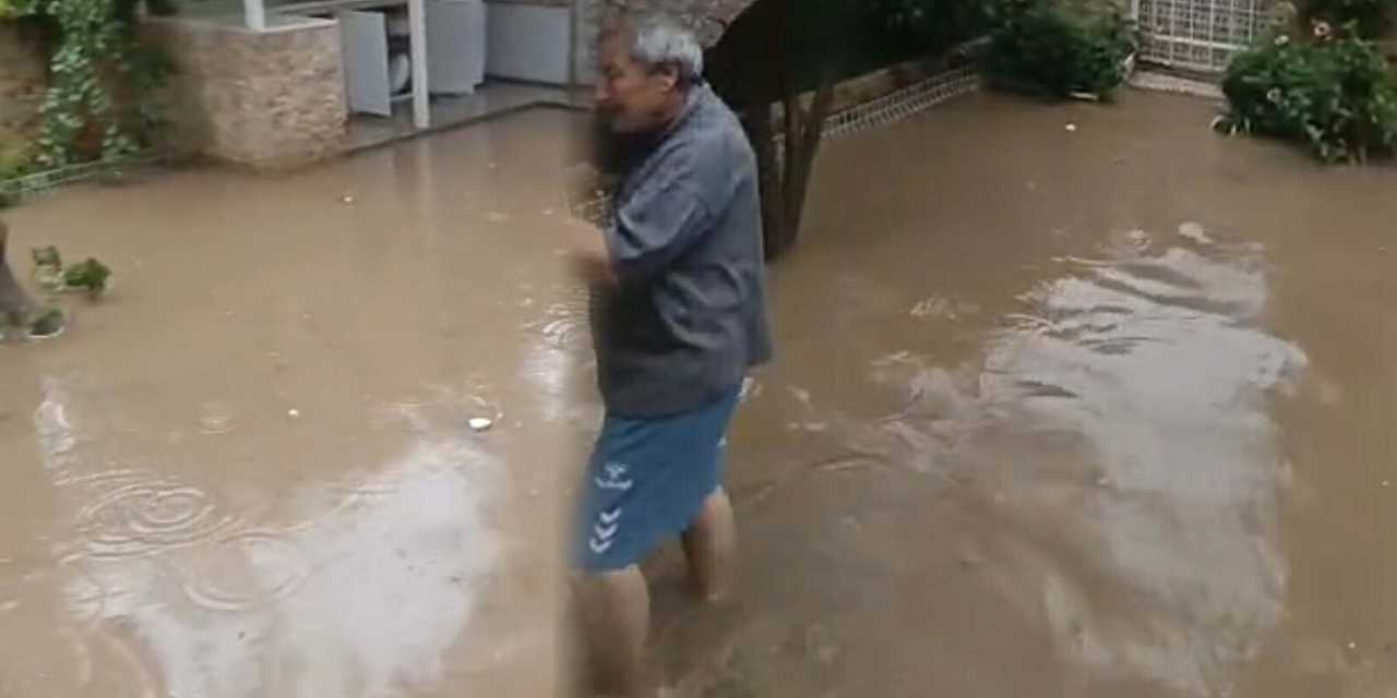 Ayvalık’ta sağanak kabusu: Caddeler suya gömüldü