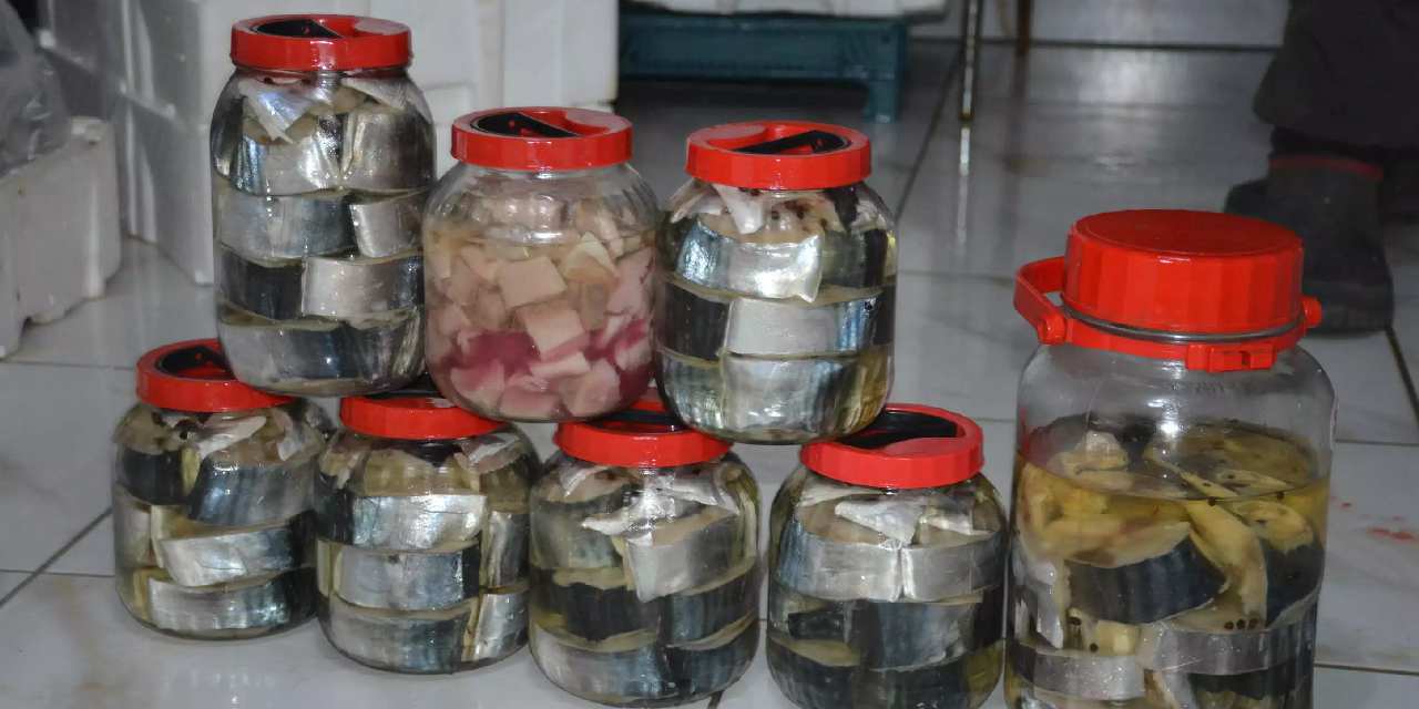 Üç gün tuzlu ve buzlu suda bekletilerek hazırlanıyor: Kavanozu 2 bin lira!