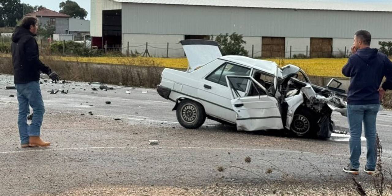Balıkesir'de feci kaza! Öğrenci servisi ile otomobil çarpıştı: Ölü ve yaralılar var