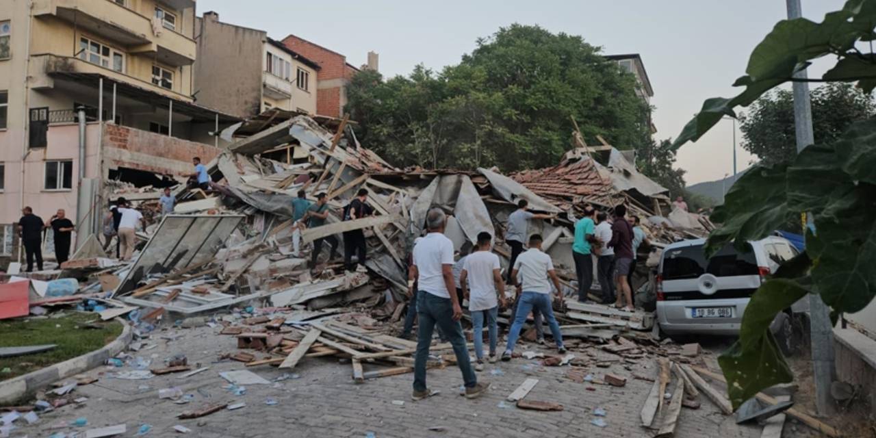AFAD 2 kişinin öldüğü depreme ilişkin raporu paylaştı: 11 bin artçı deprem!