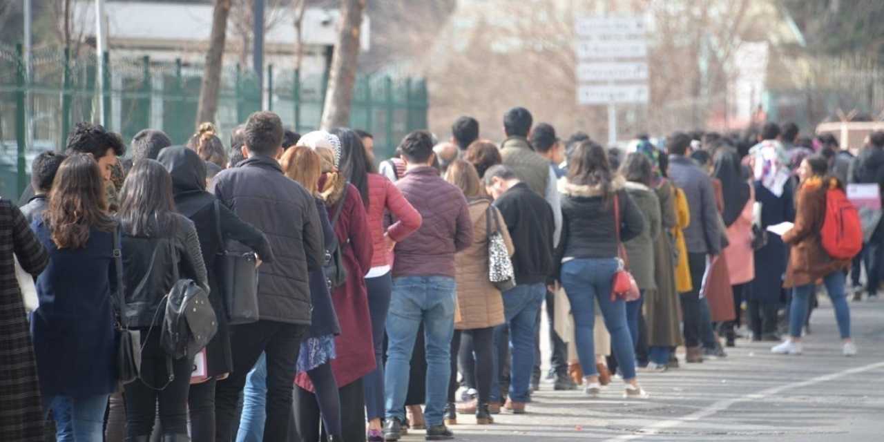 İşsizlik çığ gibi büyüdü! İş bulamayan gençler çaresiz: Bakın ne yapıyorlar?